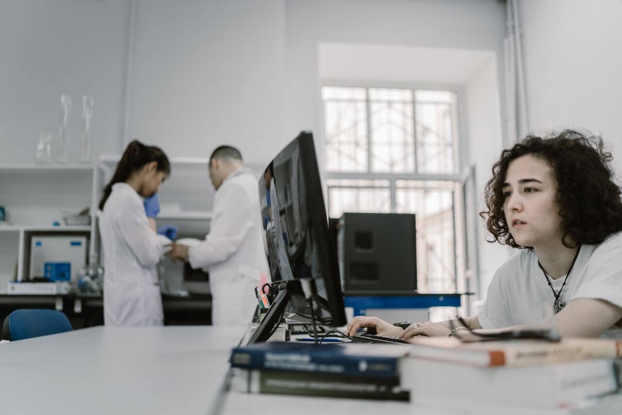 Research internships for high school students: what's legit, what's selective, what's worth it
